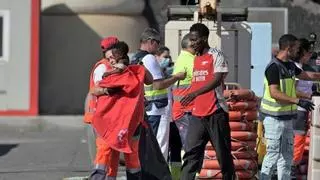 Segunda embarcación en apenas 12 horas: un cayuco con 51 migrantes llega por sus propios medios a El Hierro