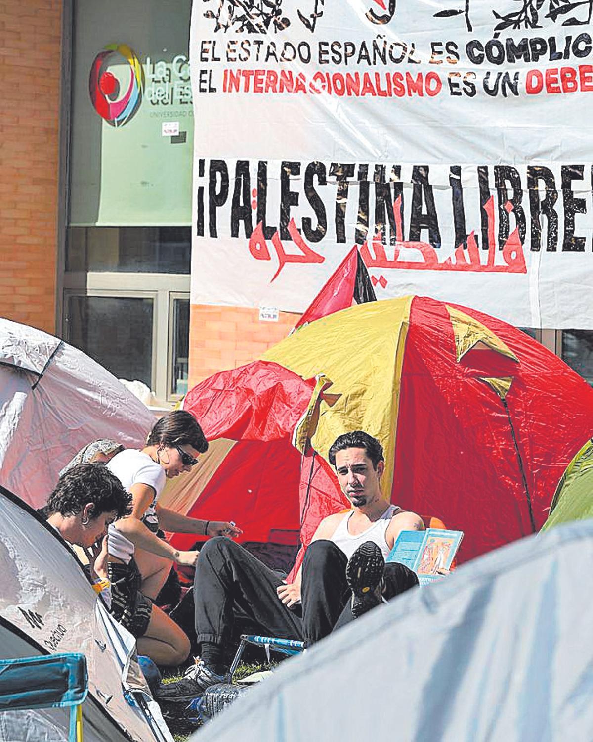 Estudiantes acampados en la Universidad Complutense de Madrid.