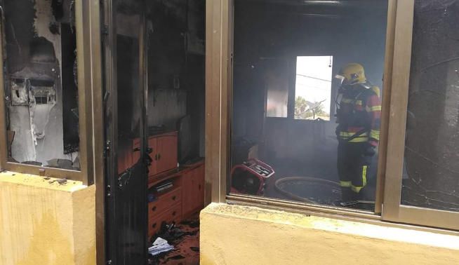 Incendio en una vivienda en Breña Baja