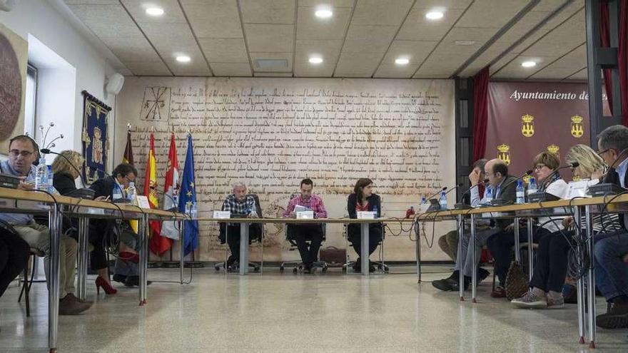 Vista general de una reciente sesión plenaria en la Casa Consistorial de la Plaza Mayor.