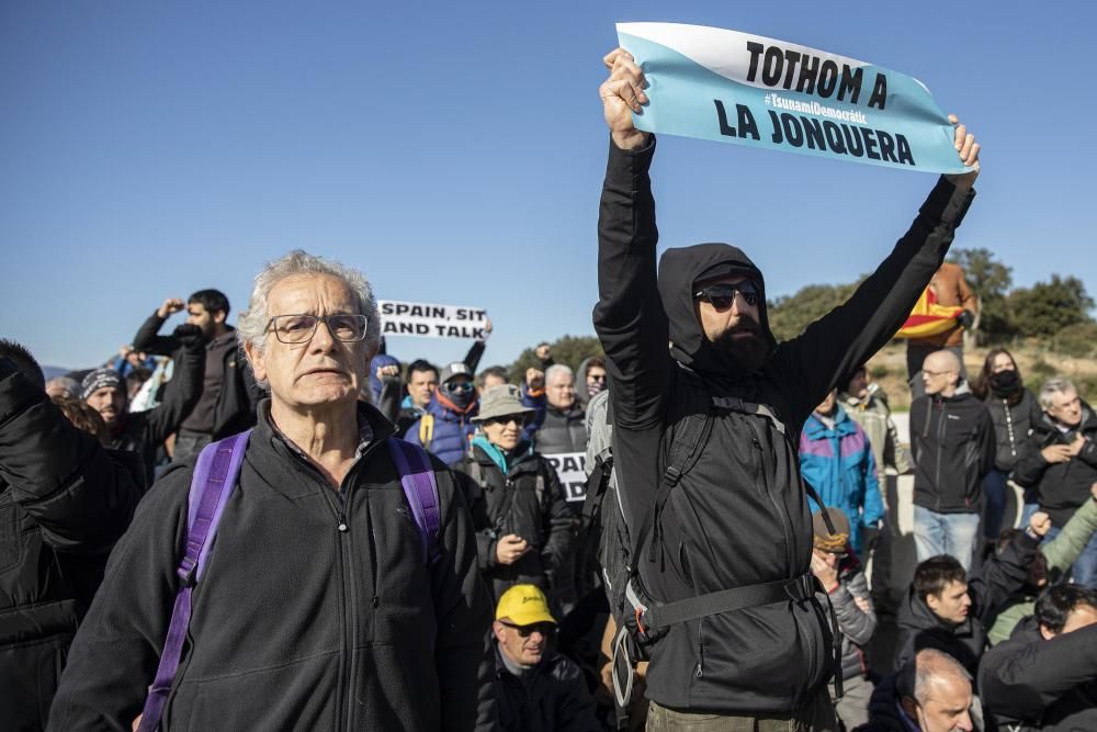 Una acció del Tsunami Democràtic talla l'AP-7 a la Jonquera