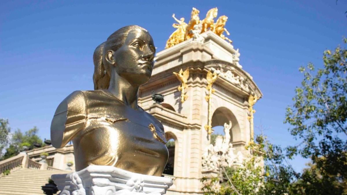 Aitana posa con los tres Balones de Oro