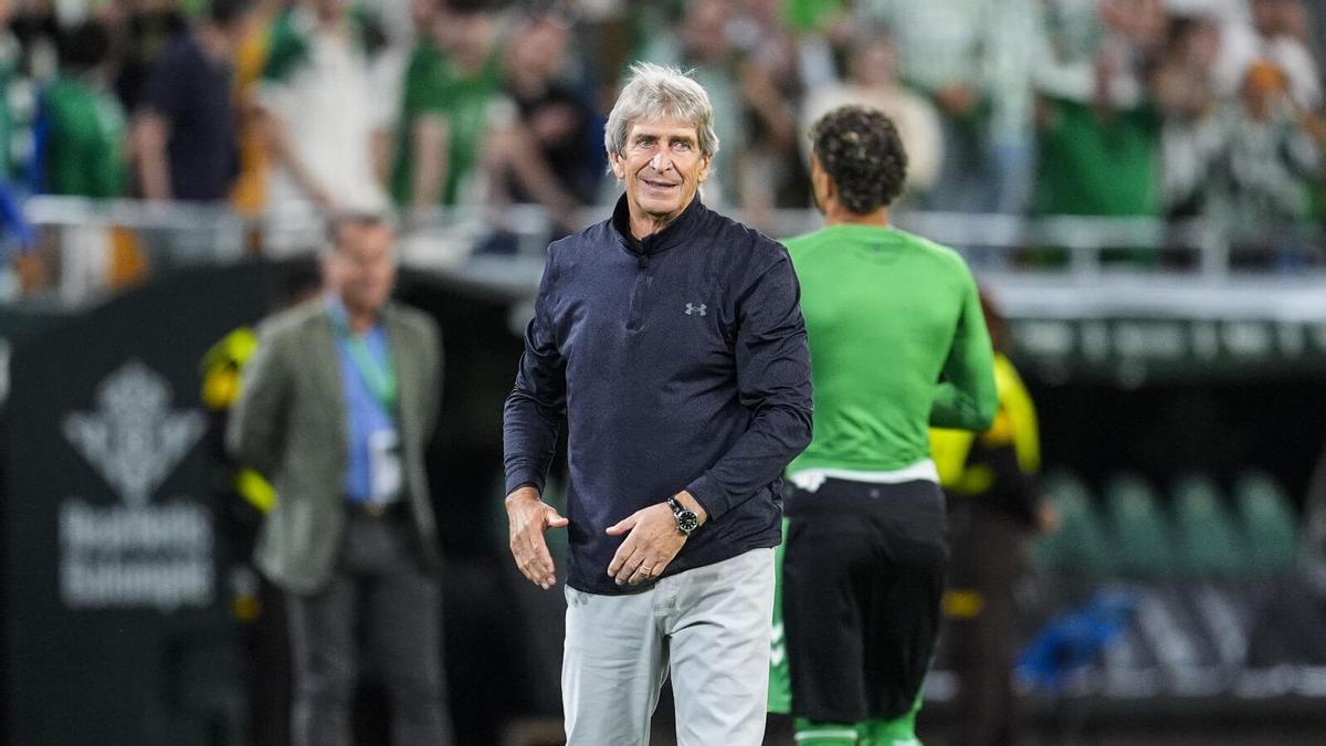 Manuel Pellegrini celebra la clasificación del Betis a la Champions League tras la victoria al Elche en La Cartuja