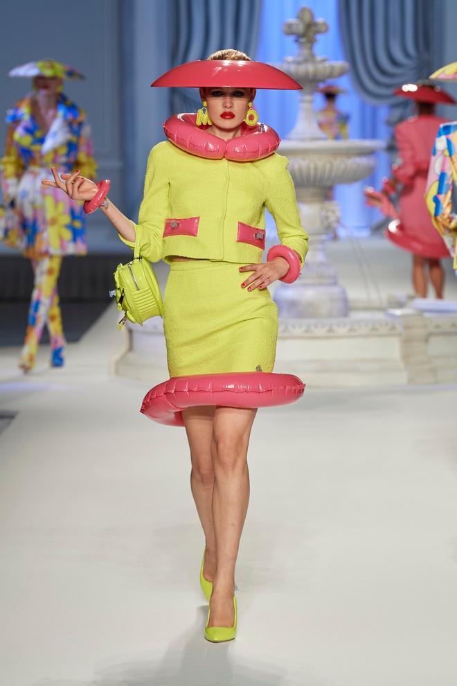 desfile moschino primavera verano 2023