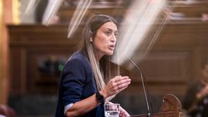 La diputada y portavoz de Junts, Miriam Nogueras, interviene durante la primera sesión del debate de investidura de Pedro Sánchez como presidente de Gobierno, en el Congreso de los Diputados, a 15 de noviembre de 2023, en Madrid (España). El Salón de Plen