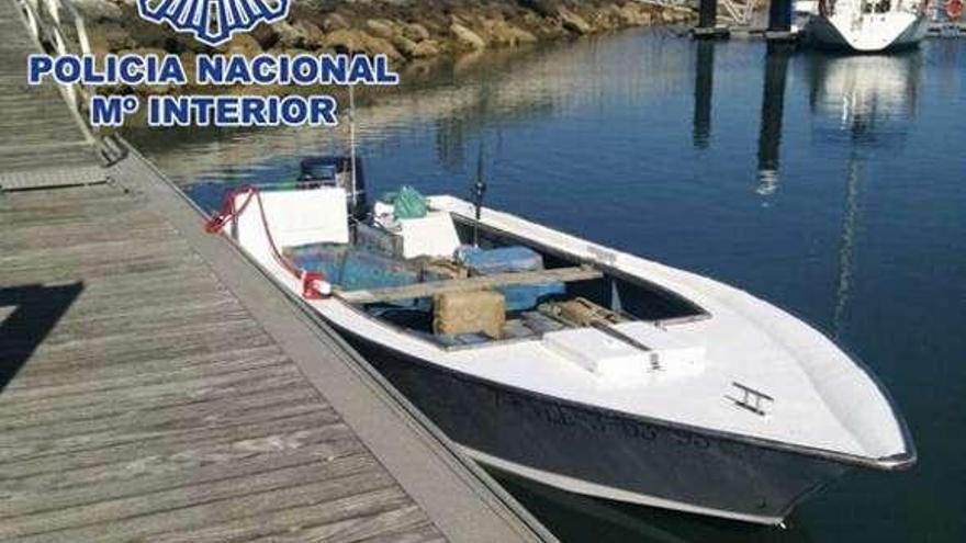Interceptan 1.200 kilos de hachís en una embarcación matriculada en Galicia que se dirigía a Cádiz