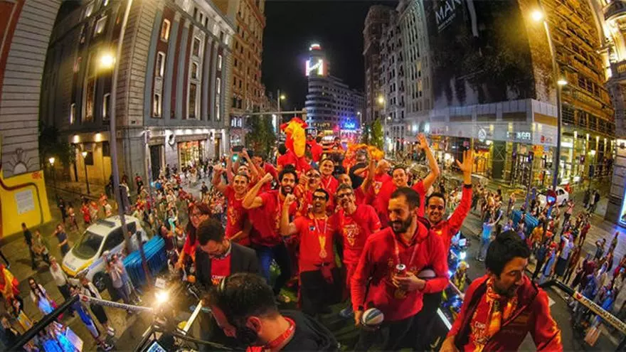 La selección celebra por todo lo alto el Mundial en Madrid con la afición