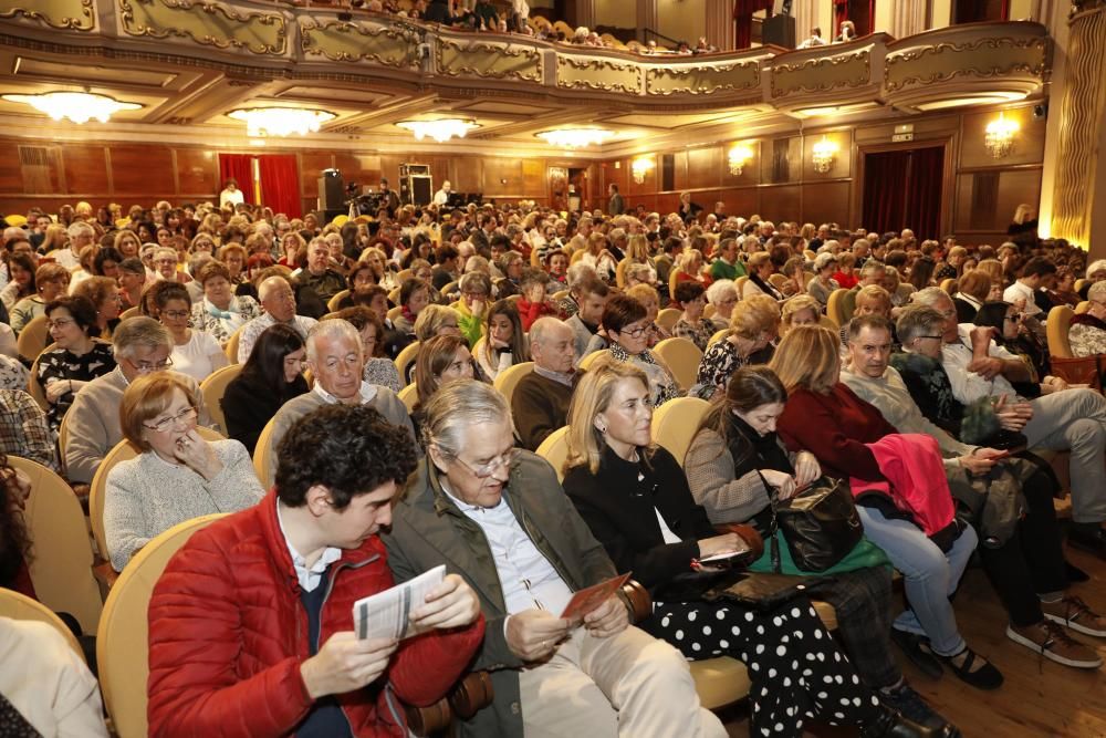 Corín Tellado emociona en el teatro Jovellanos