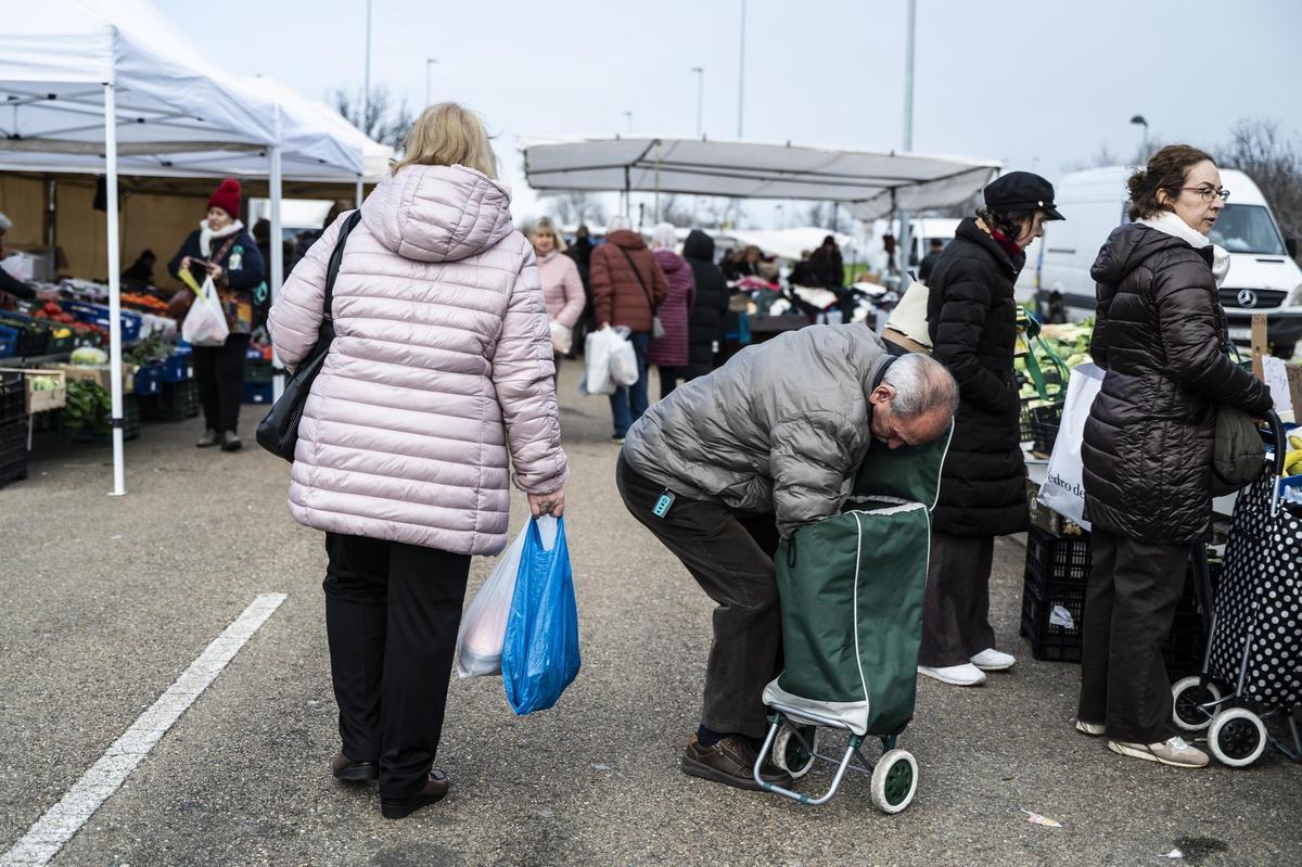 Los vendedores del mercado franco de Cáceres muestran su descontento ante la negativa municipal a celebrar dos jornadas extraordinarias Los vendedores del mercado franco de Cáceres muestran su descontento ante la negativa municipal a celebrar dos jornadas extraordinarias