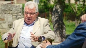tu y yo somos tres por ferran monegal
