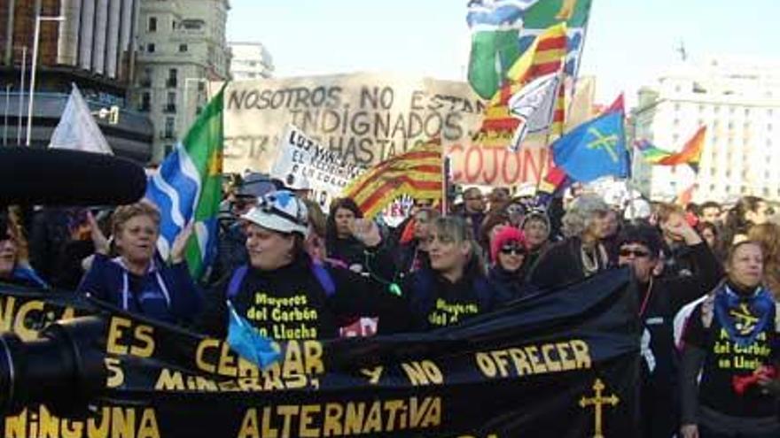 Integrantes de «Mujeres del carbón», en la manifestación de Madrid.