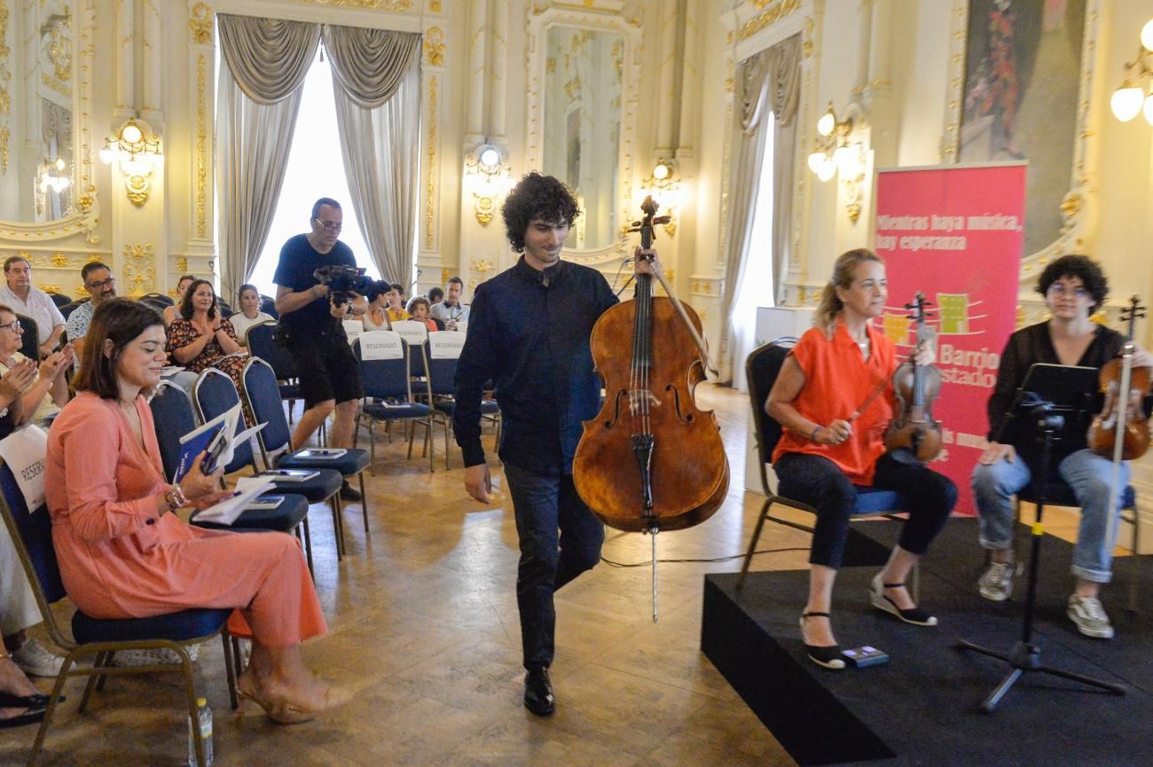 Encuentro con el joven violonchelista Kevin Santana en el Gabinete Literario