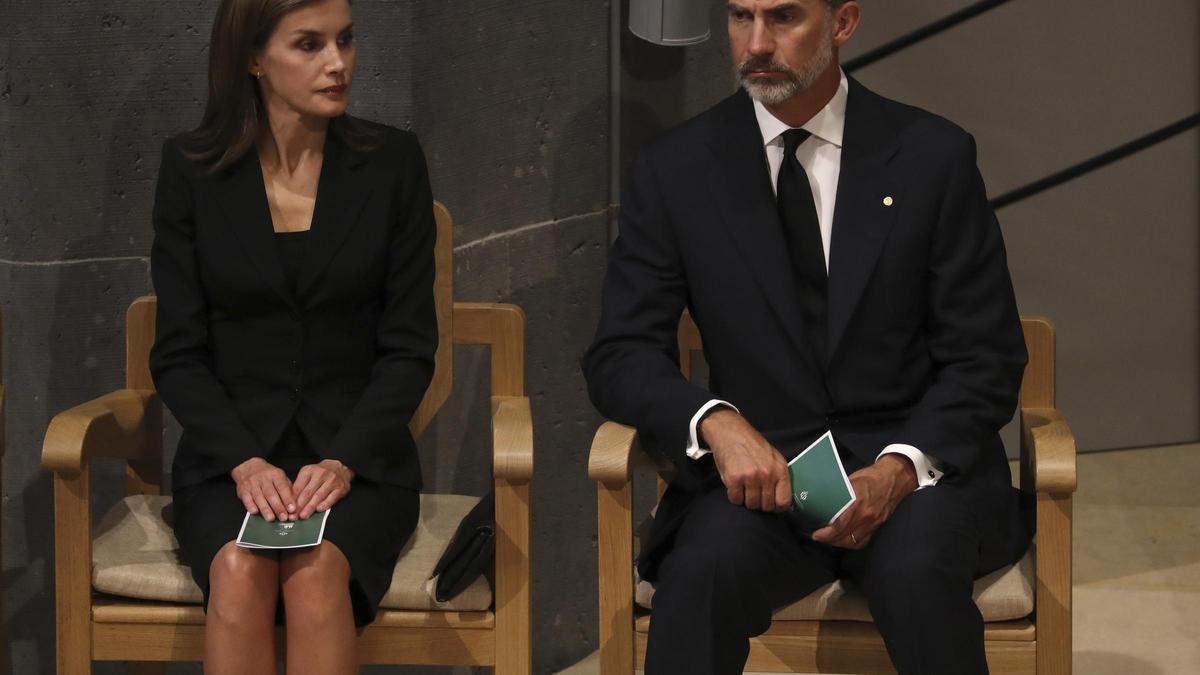 Don Felipe y Doña Letizia en la misa celebrada en la Sagrada Familia