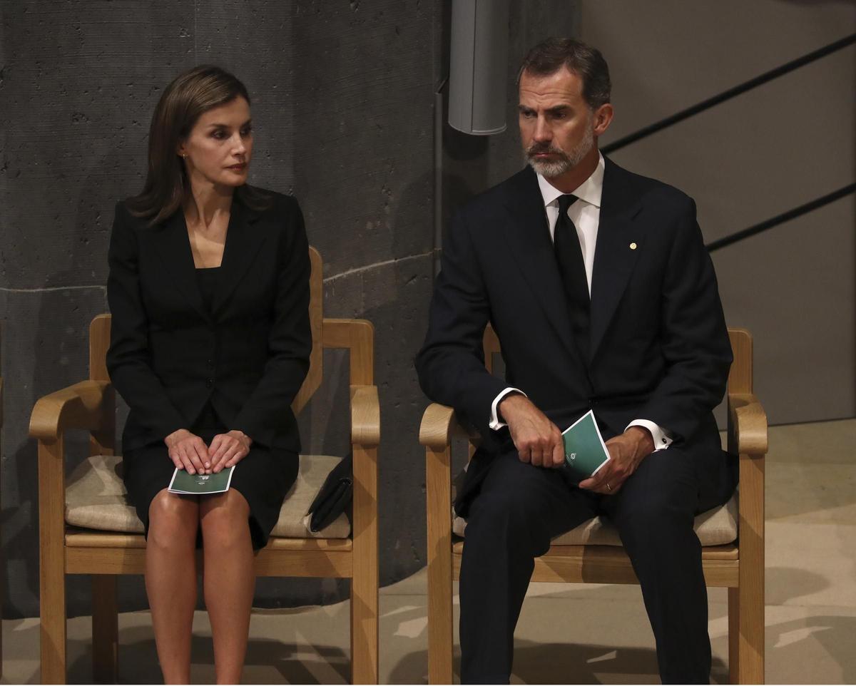 Don Felipe y Doña Letizia en la misa celebrada en la Sagrada Familia