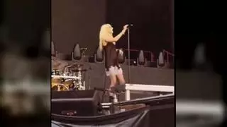 Taylor Momsen es atacada por murciélago durante un concierto en Sevilla: "Debo ser una bruja"