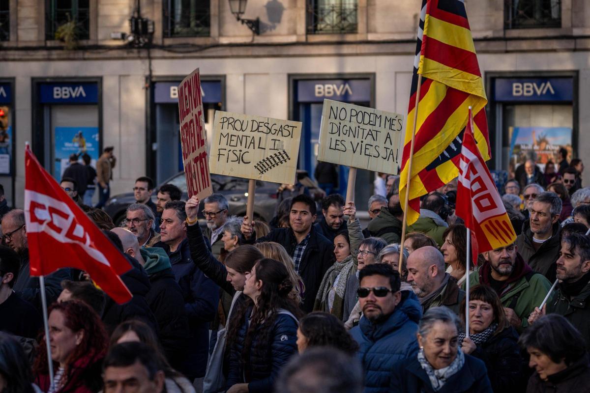 Los usuarios de Rodalies se manifiestan en Barcelona Los usuarios de Rodalies se manifiestan en Barcelona