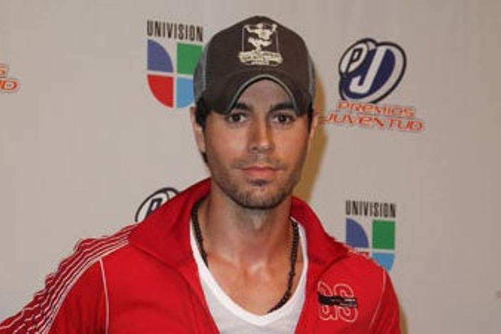 Enrique-iglesias-surf