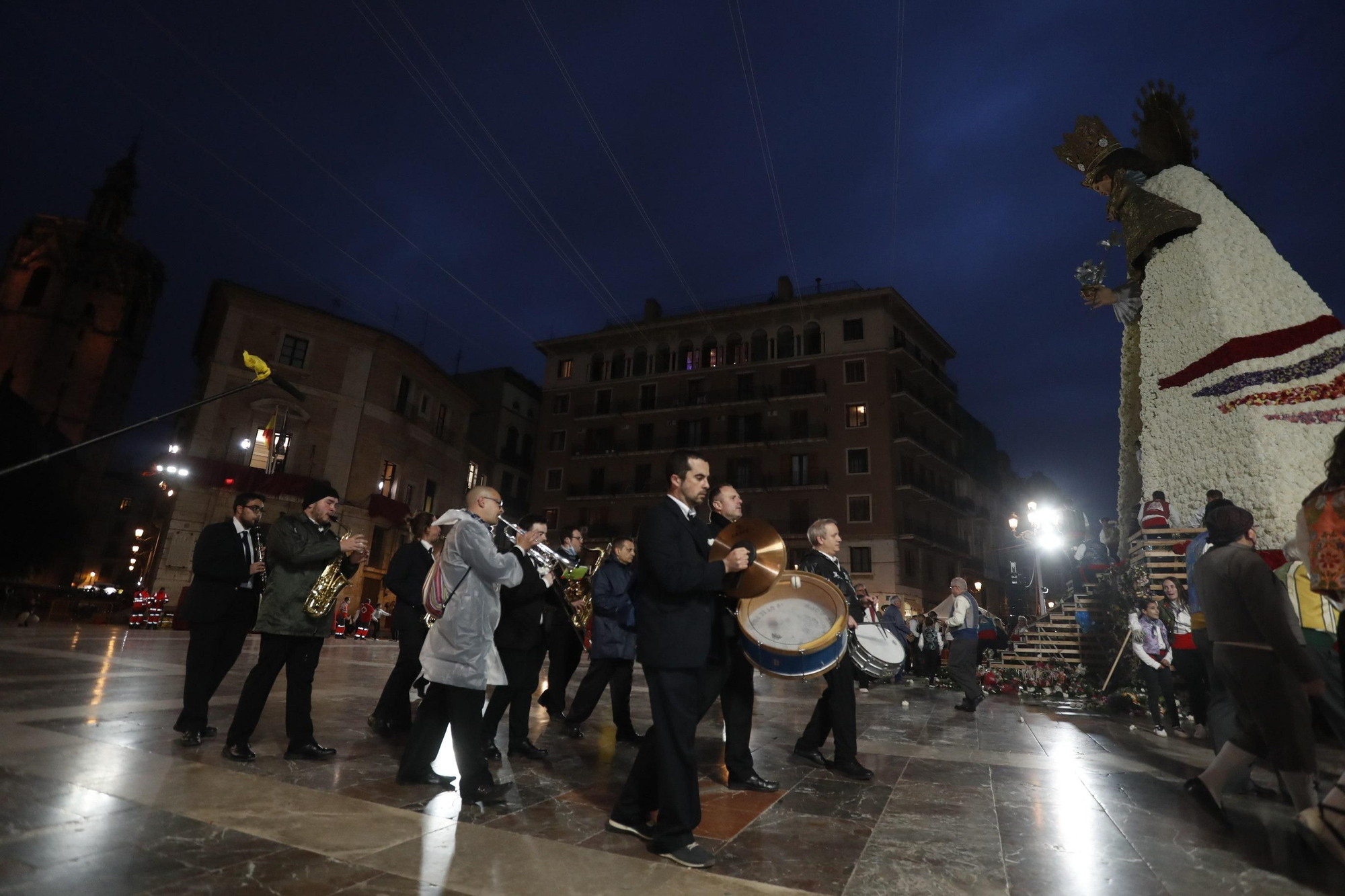 Búscate en el segundo día de ofrenda por la calle de la Paz (entre las 19:00 a las 20:00 horas)