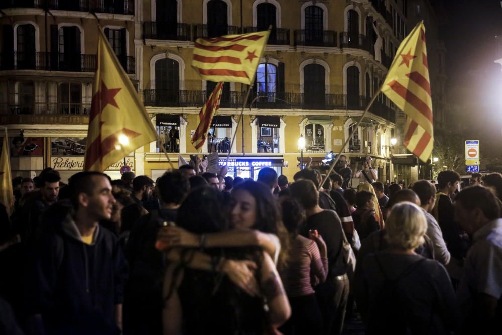 Concentración en Cort para 'dar la bienvenida' a la República Catalana