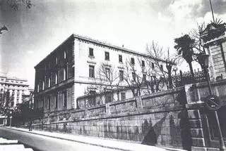 Así era la plaza de Colón antes de sus famosas esculturas de hormigón: el edificio desaparecido que muchos madrileños nunca conocieron