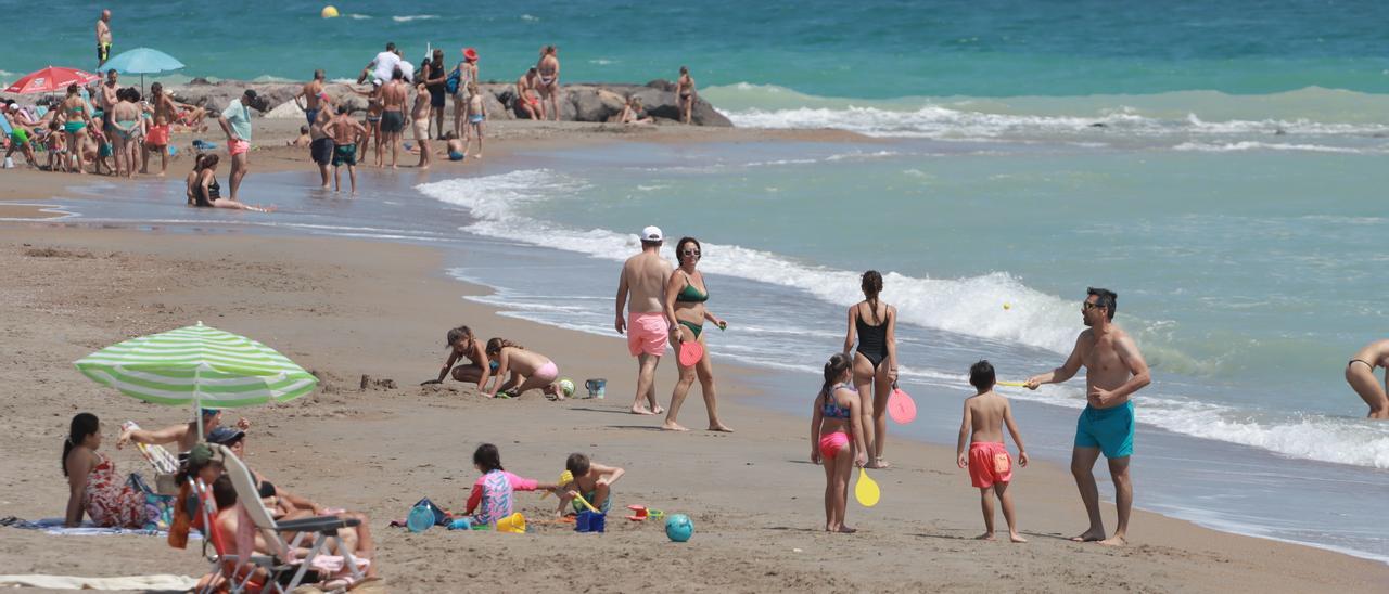 Imagen de la playa de Benicàssim, tomada en el mes de agosto de este año.