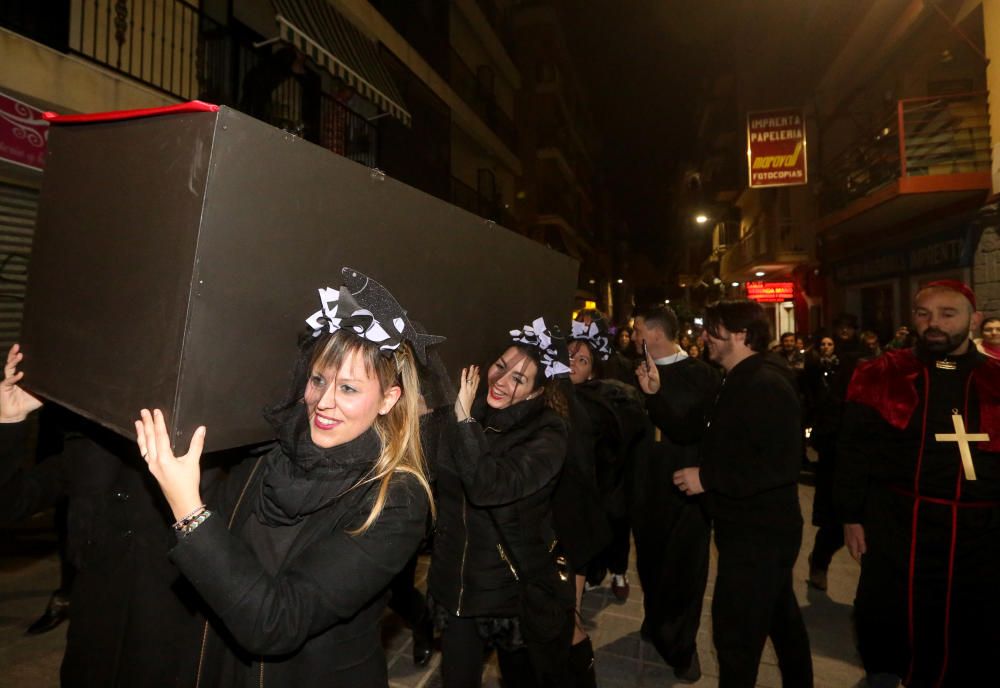 Benidorm dice adiós al Carnaval con el tradicional "Entierro de la Sardina"