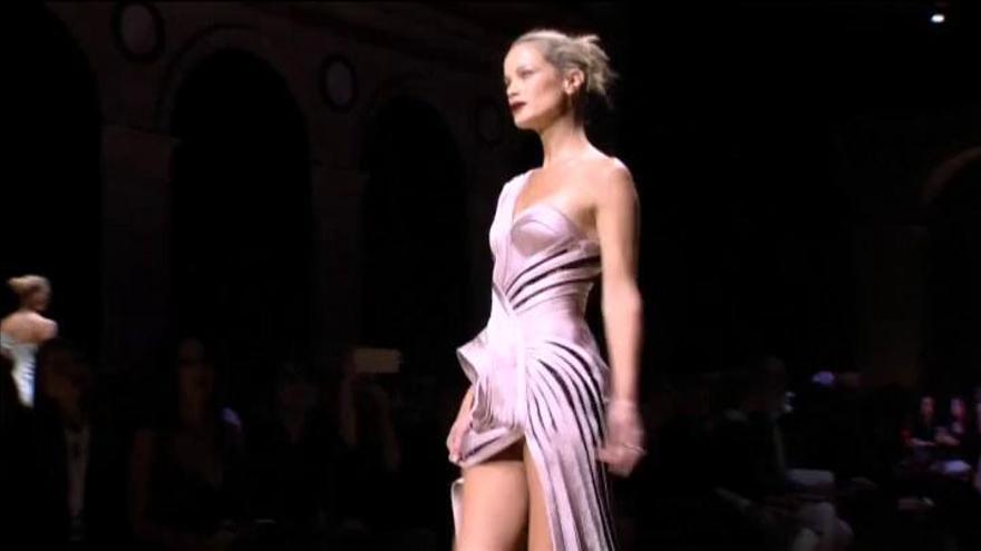 Versace abre los desfile de alta costura de París