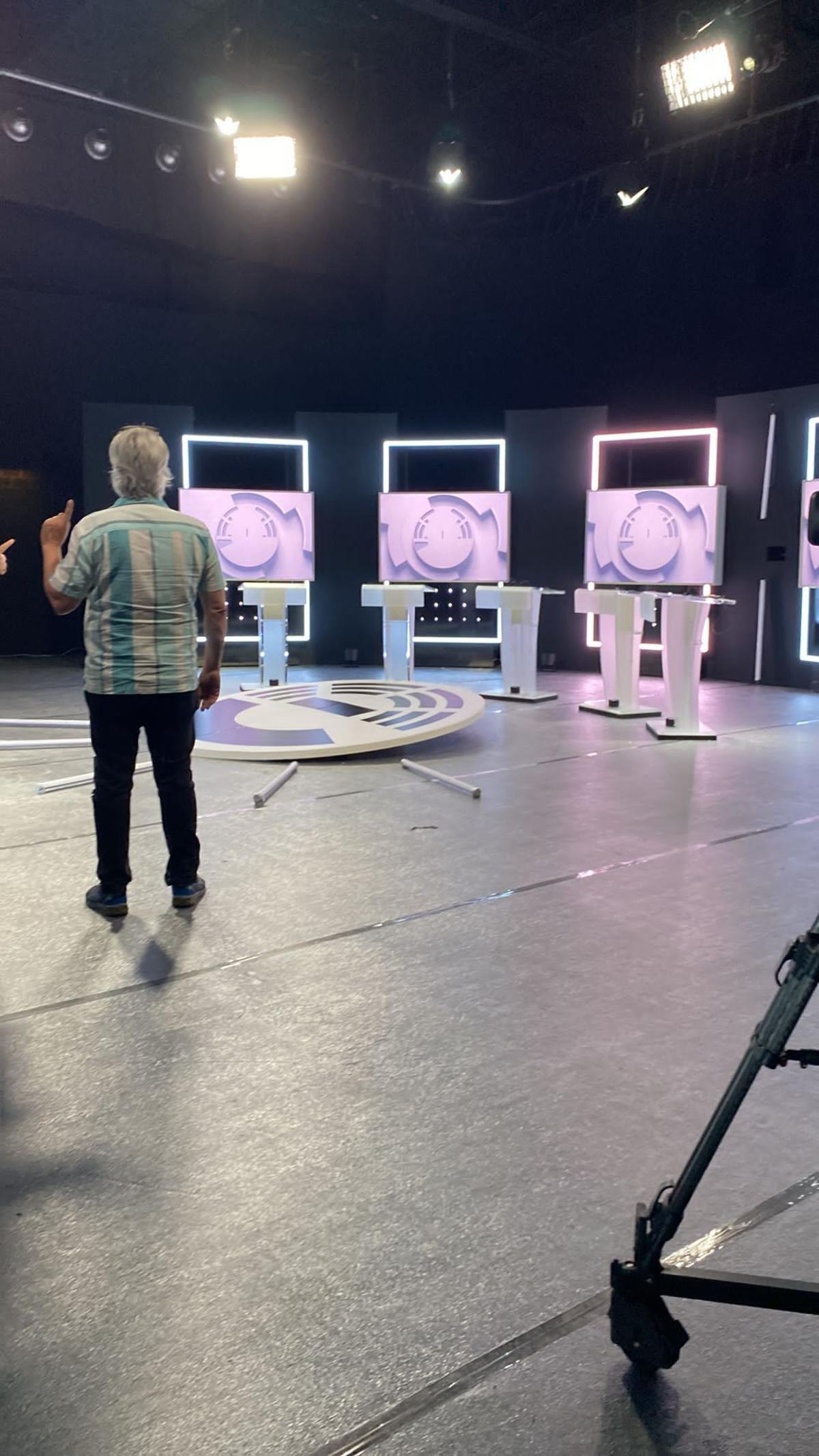 Este es el plató de RTVE preparado para el debate político.