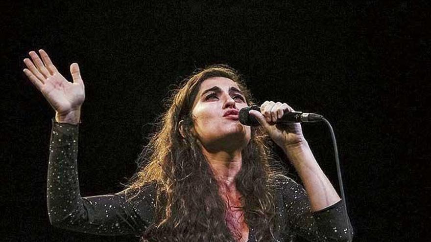 La cantante Sílvia Pérez Cruz durante una actuación en el Auditorium de Palma.