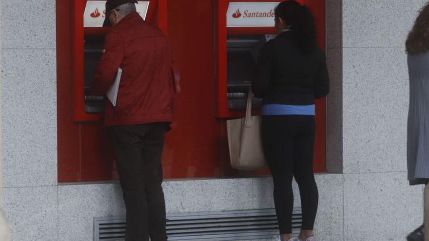 La banca pone fin a 14 años de sangría laboral en Galicia