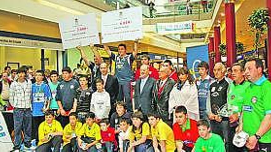 Todos los galardonados durante la entrega de premios en Los Prados.