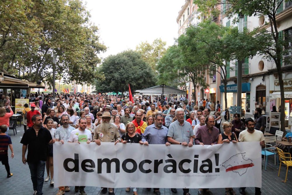 Unas 3.500 personas se manifiestan en Palma a favor del "derecho a decidir de los catalanes"