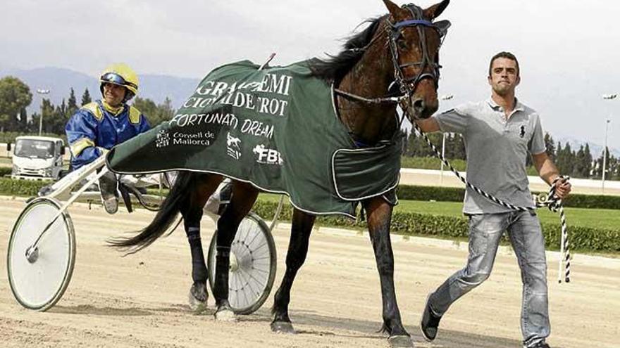 Fortunato Dream, con Toni Frontera, en el paseillo previo al ´Gran Premi Nacional´.