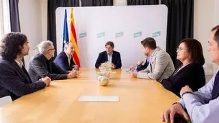 Una corriente de Junts firma el pacto para blindar el padrón a los vulnerables que rechaza la dirección
