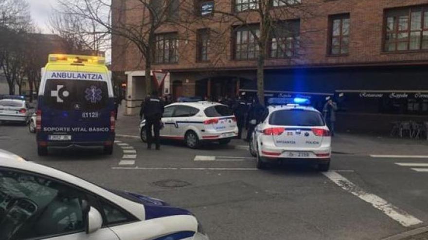 Un herido en una pelea entre hinchas del Alavés y el Barcelona