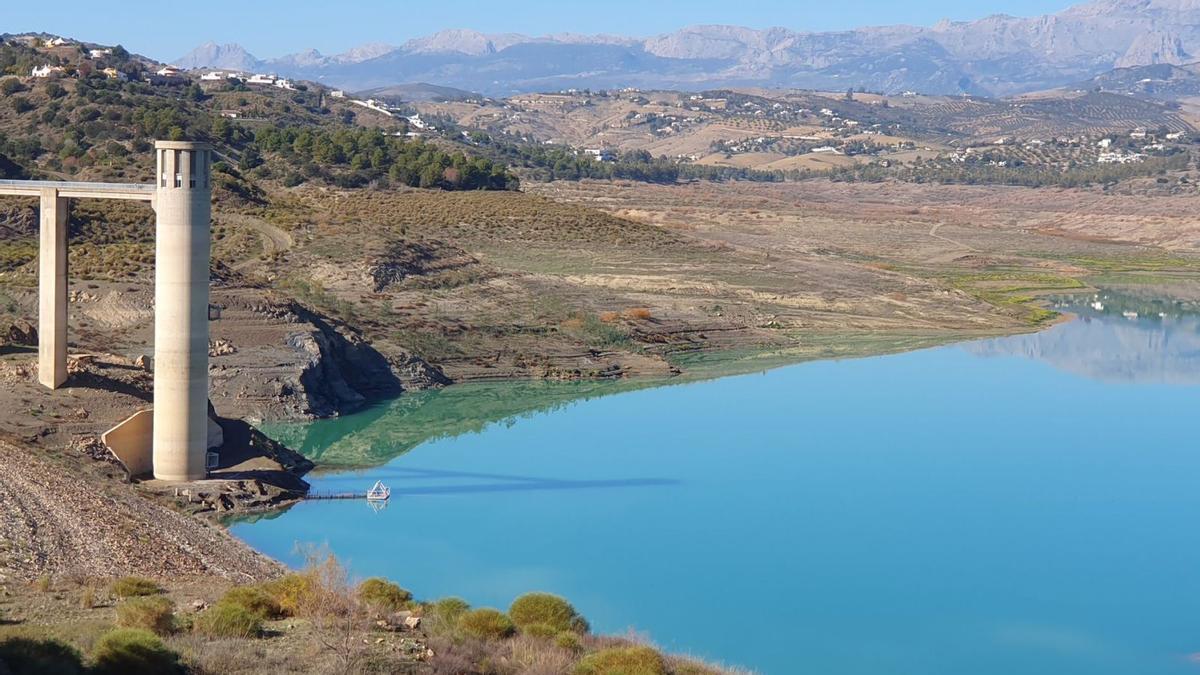 Una imagen del pantano de la Viñuela, que abastece a la Axarquía.