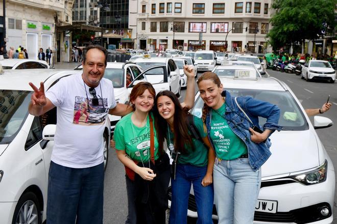 Taxistas y docentes colapsan el centro de València con sus protestas
