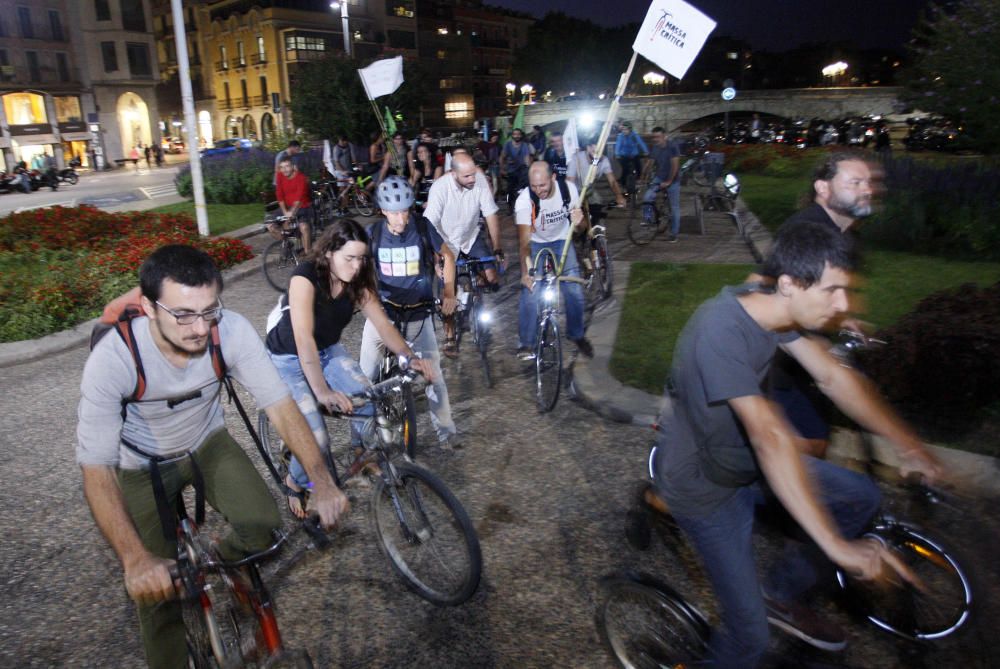 Bicicletada pels carrers de Girona per reclamar polítiques sostenibles