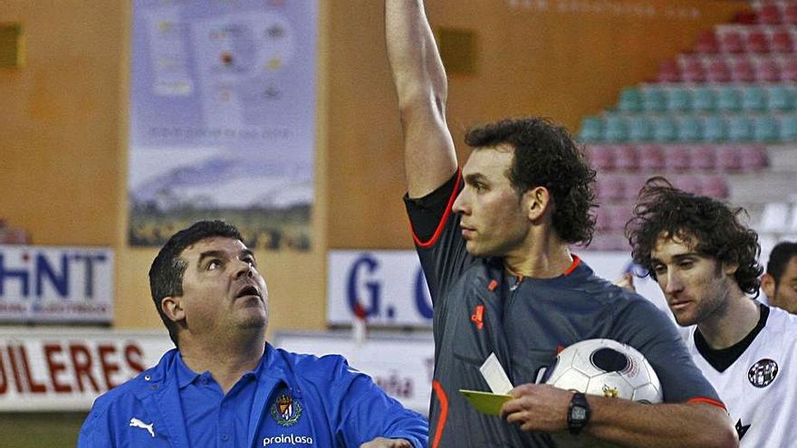 Onésimo, sorprendido por la roja a Rueda en el Zamora-Valladolid B de 2009. | |  D. R.