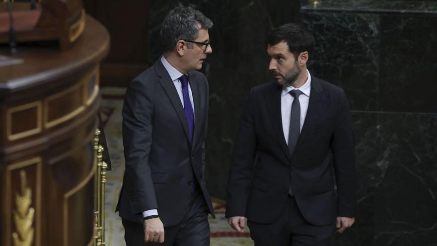 Els ministres de Presidència, Félix Bolaños (esquerra), i de Drets Socials, Pablo Bustinduy, ahir. | KIKO HUESCA / EFE
