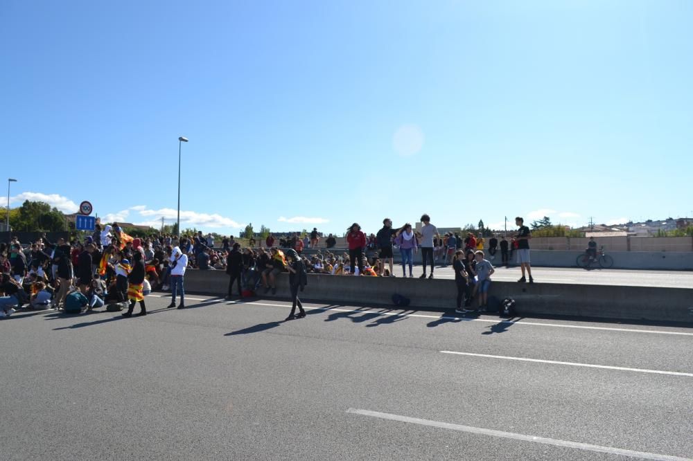 Els estudiants buiden les aules i tornen a tallar el trànsit a Manresa