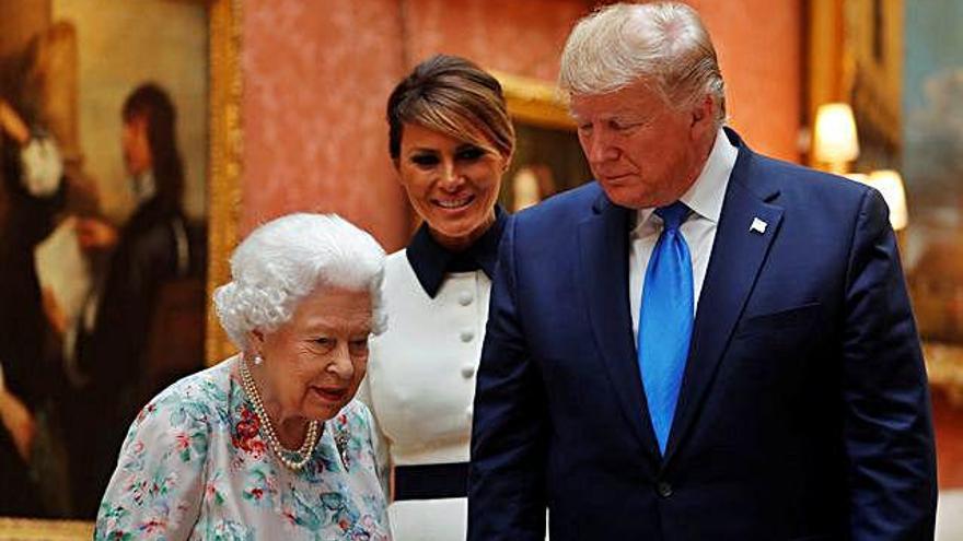 Donald Trump i la seva dona, Melania, amb Isabel II.