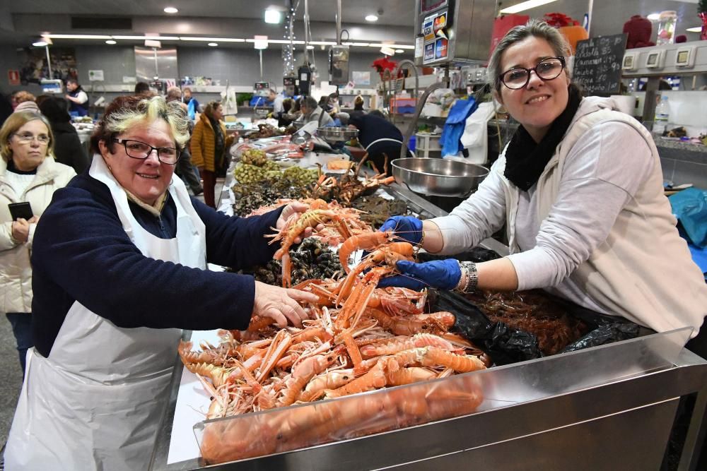 Percebes que alcanzan los 120 euros el kilo, cigalas, centollas, lubrigantes...