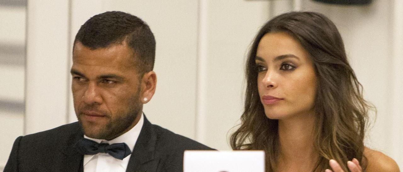 Dani Alves y Joana Sanz an una imagen de archivo.