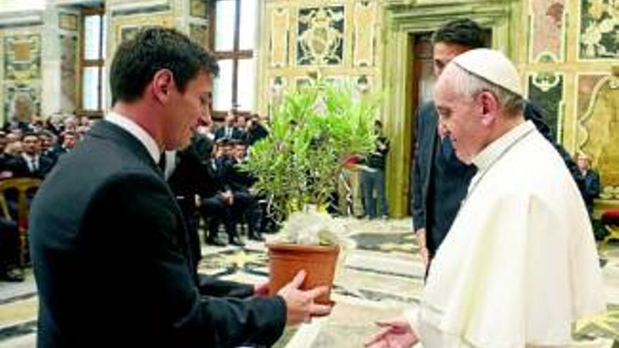 El papa Francisco recibe a Messi, que no jugará ante Italia