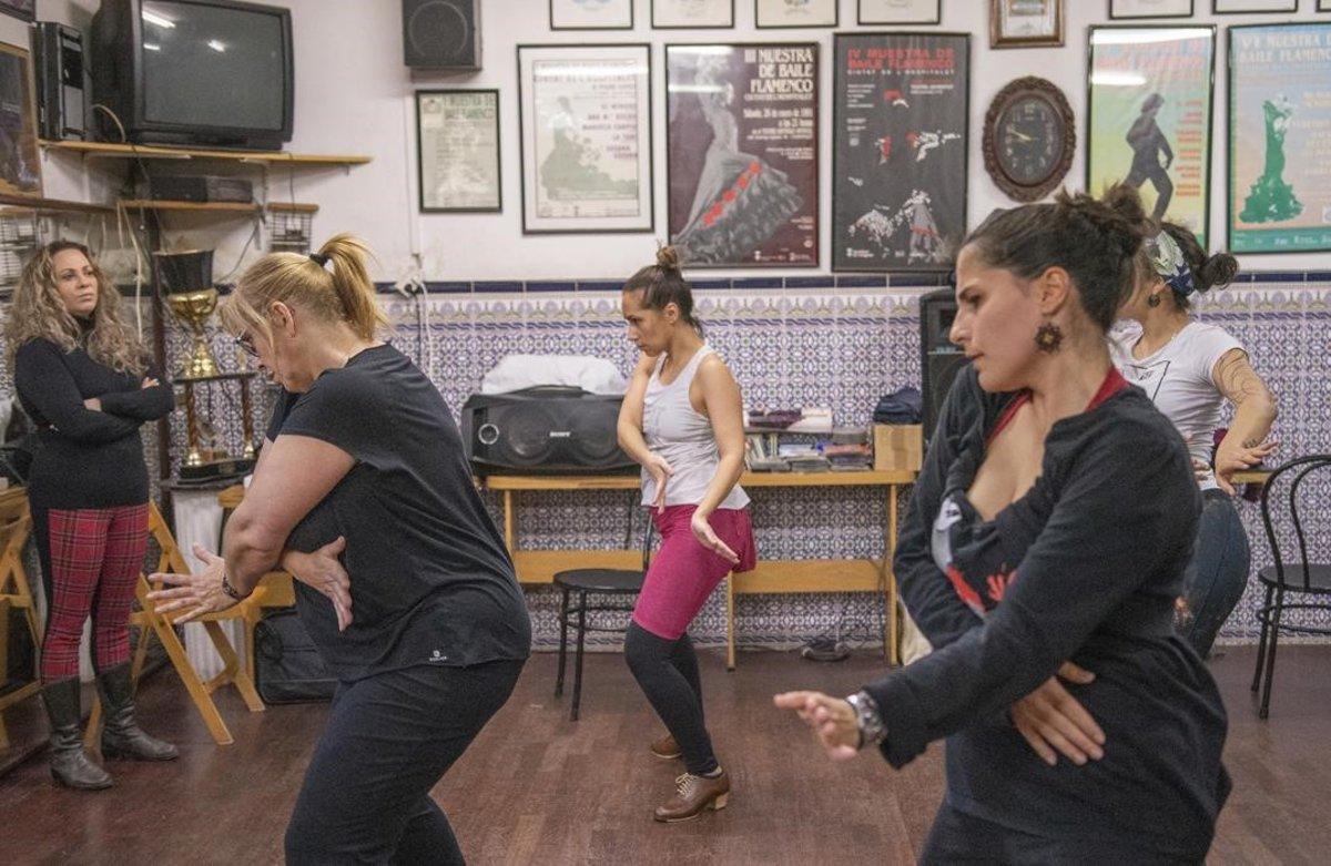 Clase de flamenco en el Baix Llobregat a cargo de Ana Márquez