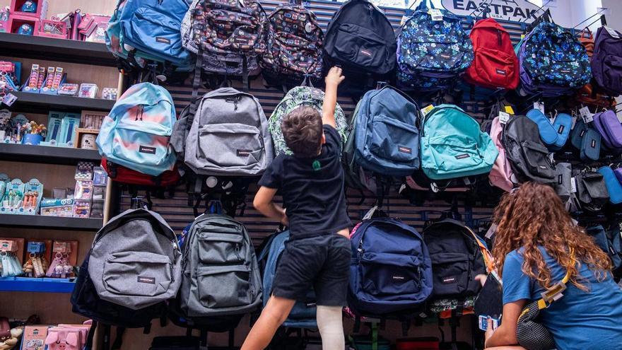 Les compres de llibres i material escolar s’avancen al juliol i agost