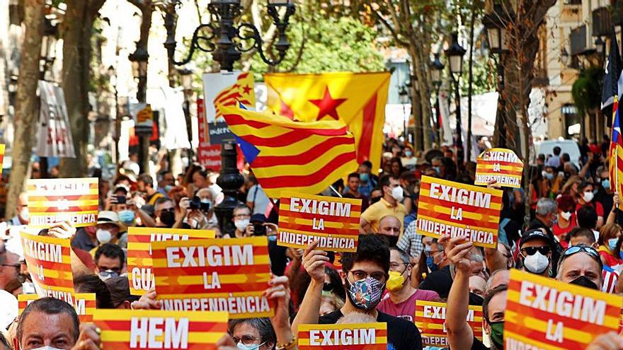 Manifestants ahir a la tarda a la marxa de Barcelona | ALEJANDRO GARCIA/EFE