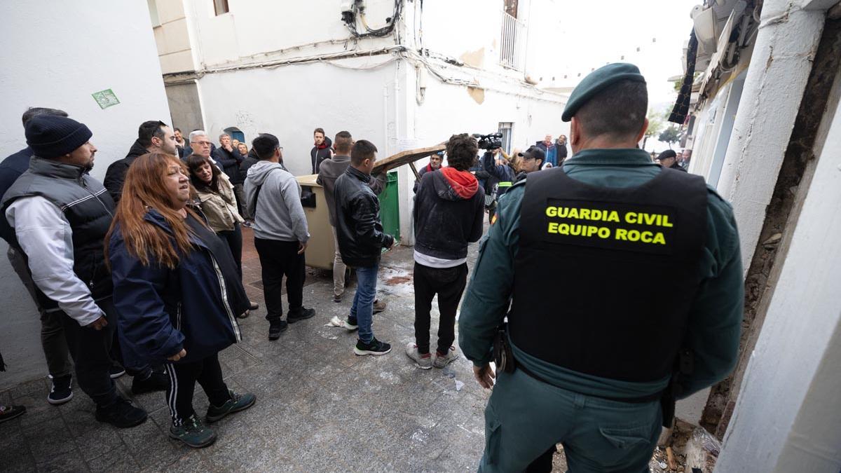 Decenas de vecinos echaron a unos okupas en Sant Antoni