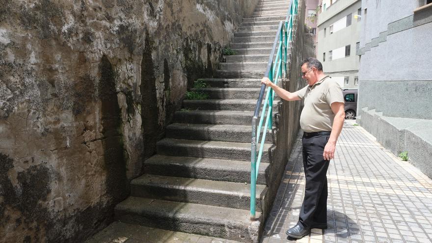 Cuando tu casa está junto a una fuente de aguas residuales: &quot;Tienes que vivir con todo cerrado&quot;